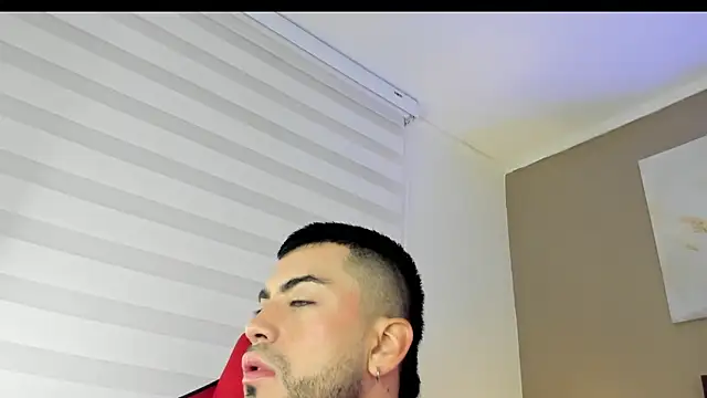 Snapshot of Alexander_Diazz chatting on April 2026 01:35:02 PM Alexander Diazz online show from April 2026 01:35:02 PM