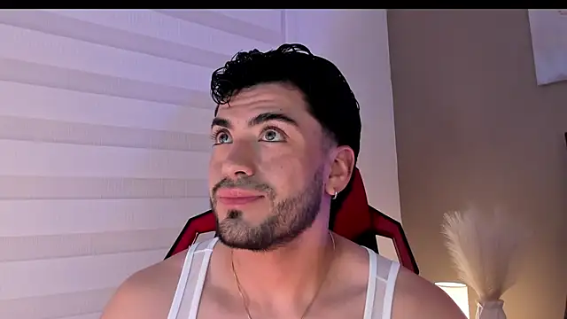 Snapshot of Alexander_Diazz chatting on April 2026 07:58:02 PM Alexander Diazz online show from April 2026 07:58:02 PM