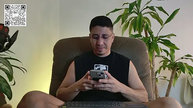 Snapshot of francopizano chatting on April 2026 01:57:01 AM francopizano online show from April 2026 01:57:01 AM