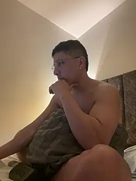 Snapshot of francopizano chatting on April 2026 11:03:01 AM francopizano online show from April 2026 11:03:01 AM