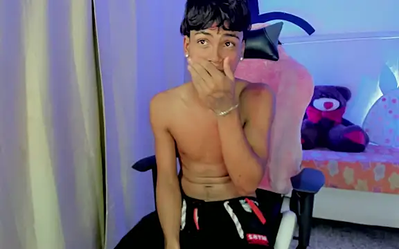 Snapshot of Angel_foxc_ chatting on April 2026 03:43:01 AM Angel foxc online show from April 2026 03:43:01 AM