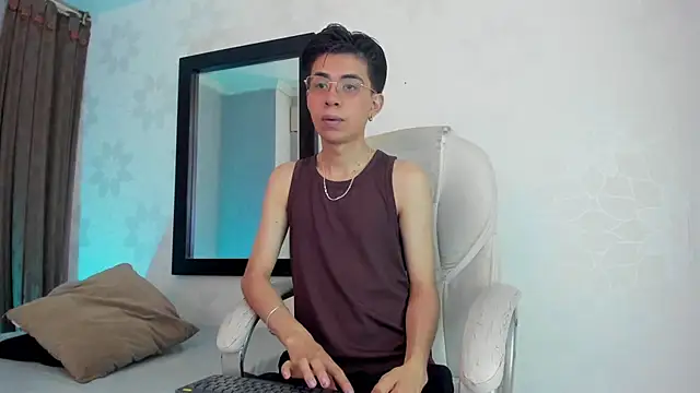 Snapshot of youn_rider chatting on May 2026 07:44:02 PM youn rider online show from May 2026 07:44:02 PM