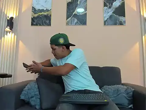 Snapshot of davisito_26 chatting on April 2026 03:44:02 AM davisito 26 online show from April 2026 03:44:02 AM