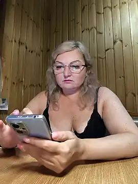White-Chocolatte online show from May 2026 04:03:01 PM