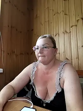 White-Chocolatte online show from May 2026 01:03:01 PM