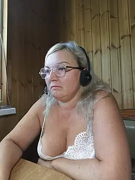 White-Chocolatte online show from July 2026 06:03:02 AM