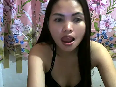 Snapshot of petitegirl123 chatting on April 2026 01:12:02 PM petitegirl123 online show from April 2026 01:12:02 PM