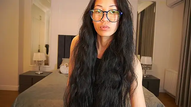 YunaYum online show from April 2026 07:26:01 PM