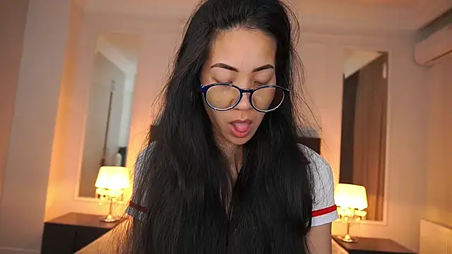 YunaYum online show from April 2026 08:15:02 PM