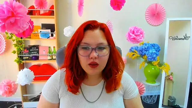 Snapshot of Aillia-Rous chatting on June 2026 06:35:02 AM Aillia-Rous online show from June 2026 06:35:02 AM