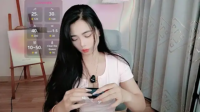 Snapshot of M-CC-M chatting on April 2026 02:43:01 PM M-CC-M online show from April 2026 02:43:01 PM