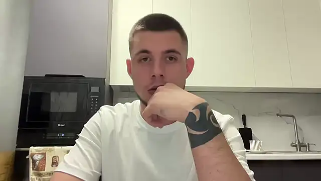 Snapshot of Viktor348 chatting on April 2026 12:40:02 PM Viktor348 online show from April 2026 12:40:02 PM