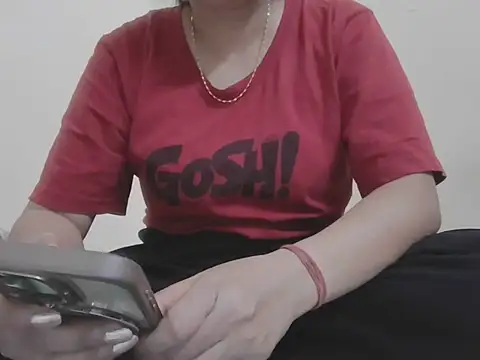 Snapshot of honey_bunnix chatting on April 2026 06:17:01 AM honey bunnix online show from April 2026 06:17:01 AM