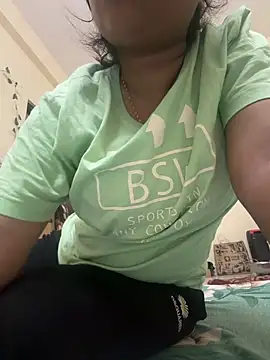 Snapshot of honey_bunnix chatting on May 2026 01:17:02 PM honey bunnix online show from May 2026 01:17:02 PM