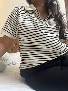 Snapshot of honey_bunnix chatting on July 2026 02:14:02 PM honey bunnix online show from July 2026 02:14:02 PM