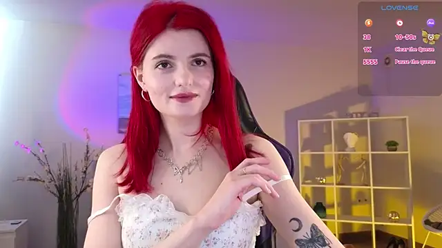 kittylunaa online show from April 2026 03:00:01 AM
