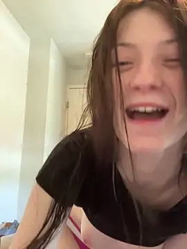 Munchkinbaby72318 online show from April 2026 06:01:02 PM