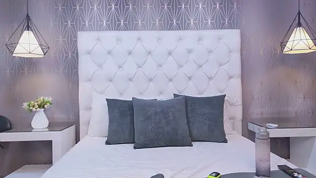 Snapshot of NaomiVixenn chatting on April 2026 07:58:02 PM NaomiVixenn online show from April 2026 07:58:02 PM