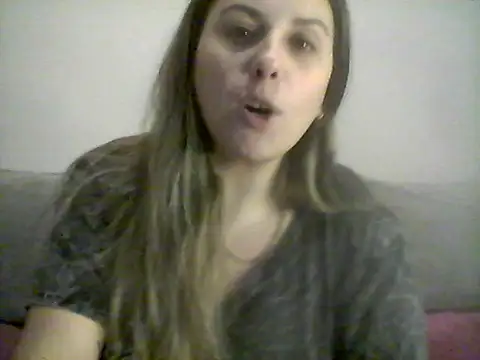 SoyMaraLuxe online show from April 2026 05:15:02 PM