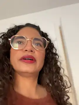 holaRosa online show from June 2026 07:26:02 PM