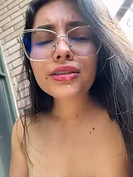 Snapshot of VioletRousee chatting on June 2026 02:33:01 PM VioletRousee online show from June 2026 02:33:01 PM