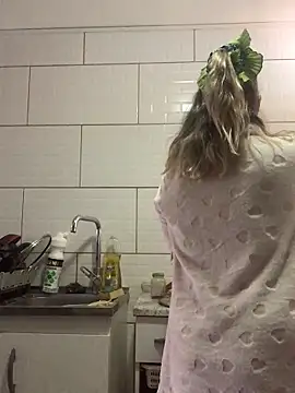 bombona25 online show from April 2026 04:45:01 PM