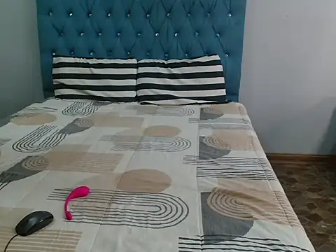 Snapshot of YourWifeyLily chatting on April 2026 10:03:01 PM YourWifeyLily online show from April 2026 10:03:01 PM