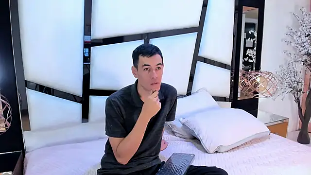 Snapshot of Lucie_Mark chatting on April 2026 12:56:01 PM Lucie Mark online show from April 2026 12:56:01 PM