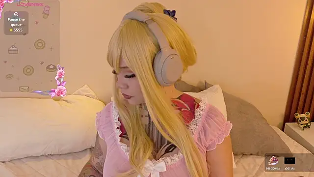 valkyrie claire  online show from April 2026 01:46:01 AM