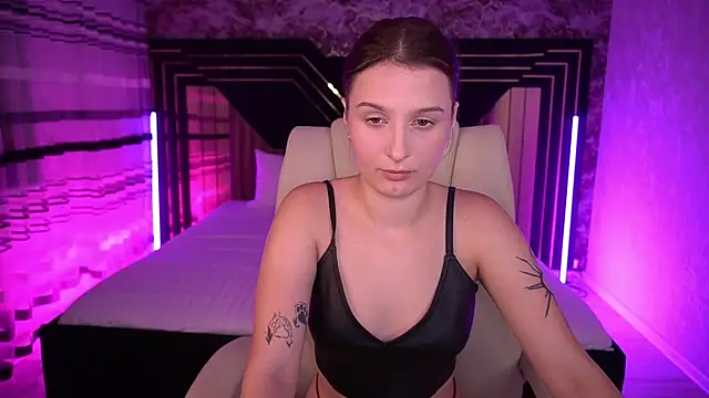 VikVikLove online show from June 2026 07:30:02 PM