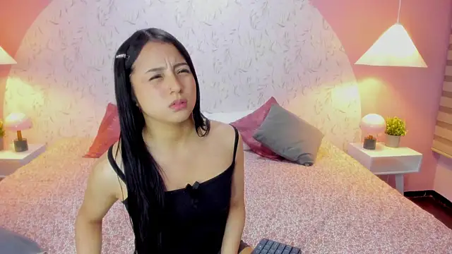 Snapshot of Leah_Brm chatting on April 2026 12:42:01 PM Leah Brm online show from April 2026 12:42:01 PM