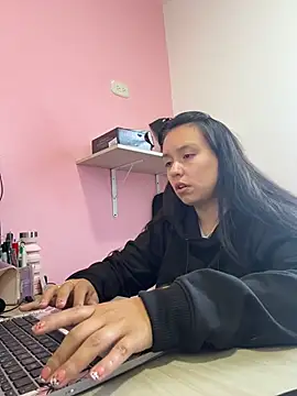 Belavelvet online show from April 2026 08:43:01 PM