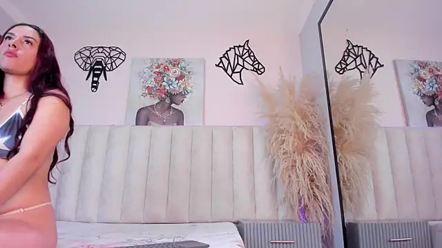 Anniee collins  online show from April 2026 12:10:01 PM