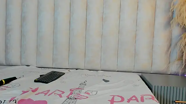 Anniee collins  online show from April 2026 12:33:01 PM