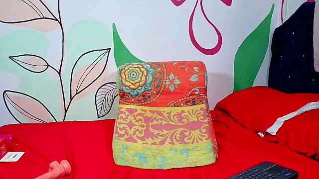 Rubi-Scarlet online show from April 2026 09:39:33 PM