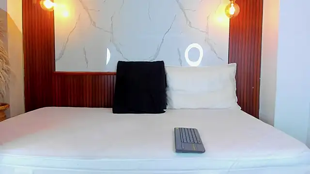 Eroticxcouple online show from April 2026 11:17:01 AM