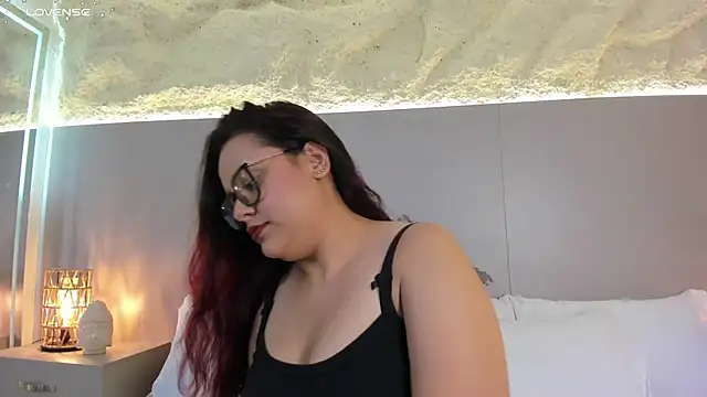 Snapshot of AlisonRoos chatting on April 2026 04:19:01 AM AlisonRoos online show from April 2026 04:19:01 AM