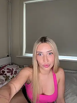 BlondeChiara online show from April 2026 06:19:02 PM