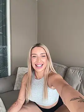 BlondeChiara online show from April 2026 04:10:01 PM