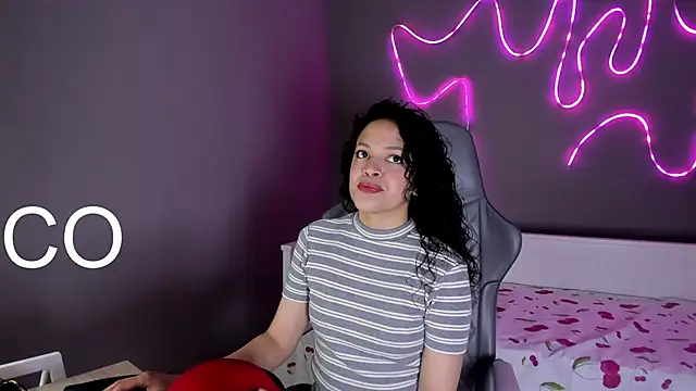 Snapshot of dolcee__ chatting on May 2026 08:45:02 PM dolcee online show from May 2026 08:45:02 PM