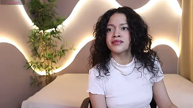 Snapshot of dolcee__ chatting on May 2026 09:30:01 PM dolcee online show from May 2026 09:30:01 PM