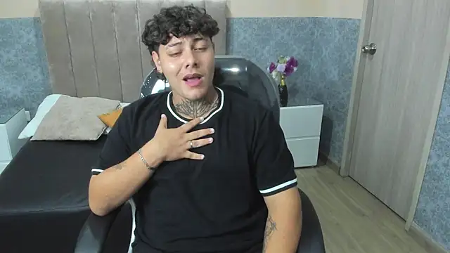 Snapshot of DAMON_SALVATTORE chatting on April 2026 04:03:01 AM DAMON SALVATTORE online show from April 2026 04:03:01 AM