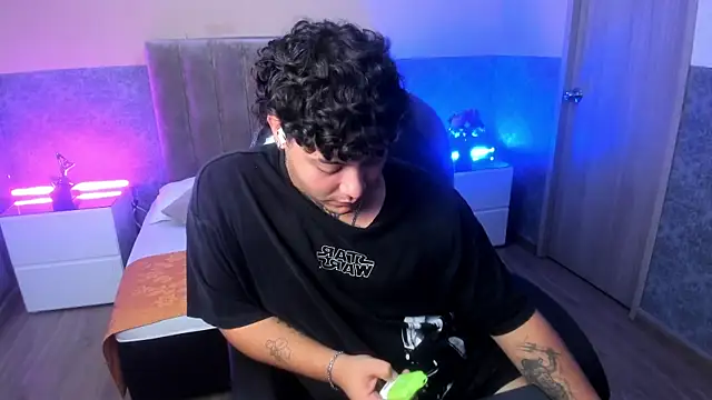 Snapshot of DAMON_SALVATTORE chatting on April 2026 03:34:02 AM DAMON SALVATTORE online show from April 2026 03:34:02 AM