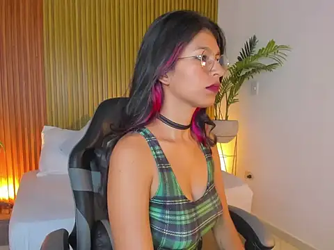 rosalita4  online show from April 2026 07:58:02 PM