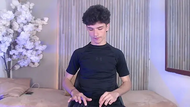 Snapshot of Logan_Steel chatting on April 2026 04:40:01 AM Logan Steel online show from April 2026 04:40:01 AM