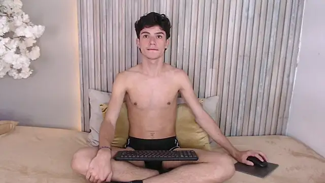 Snapshot of Logan_Steel chatting on April 2026 03:25:02 AM Logan Steel online show from April 2026 03:25:02 AM