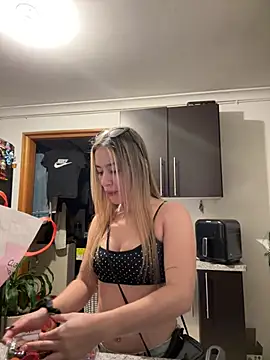 AmyRusso online show from April 2026 11:40:02 PM