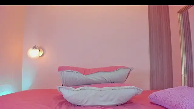 MiaFoxxx5 online show from April 2026 07:21:02 PM