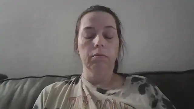 lily1982 online show from April 2026 01:18:02 AM