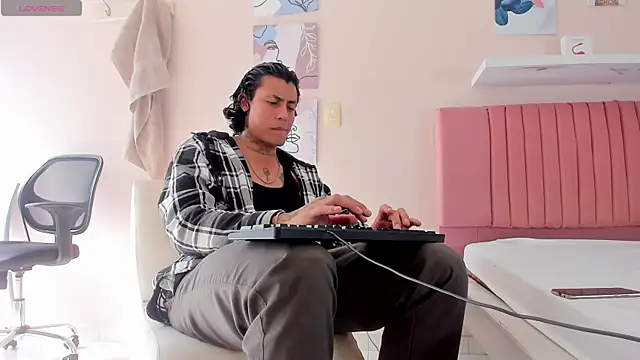 Damian Romanoff online show from April 2026 01:48:01 PM